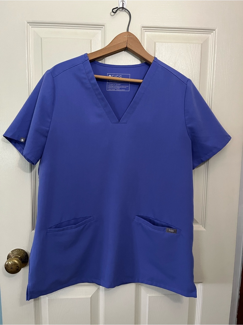 Figs Casma Technical Collection Women's V-Neck Scrub Top Size M
